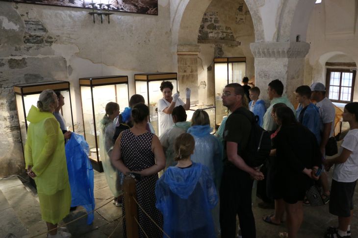 В Судакской крепости проходит выставка артефактов XIV –XV веков