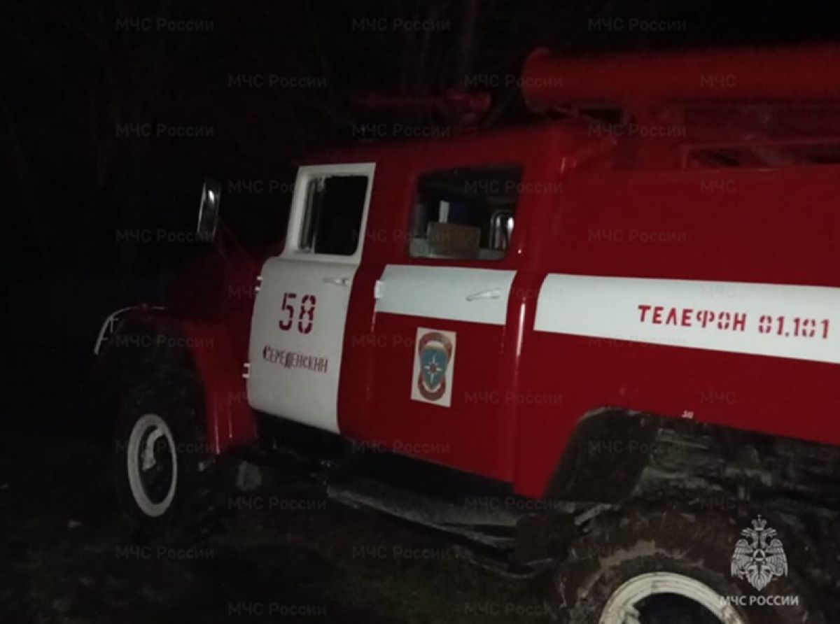 Человек пострадал при пожаре хозпостройки в калужском поселке