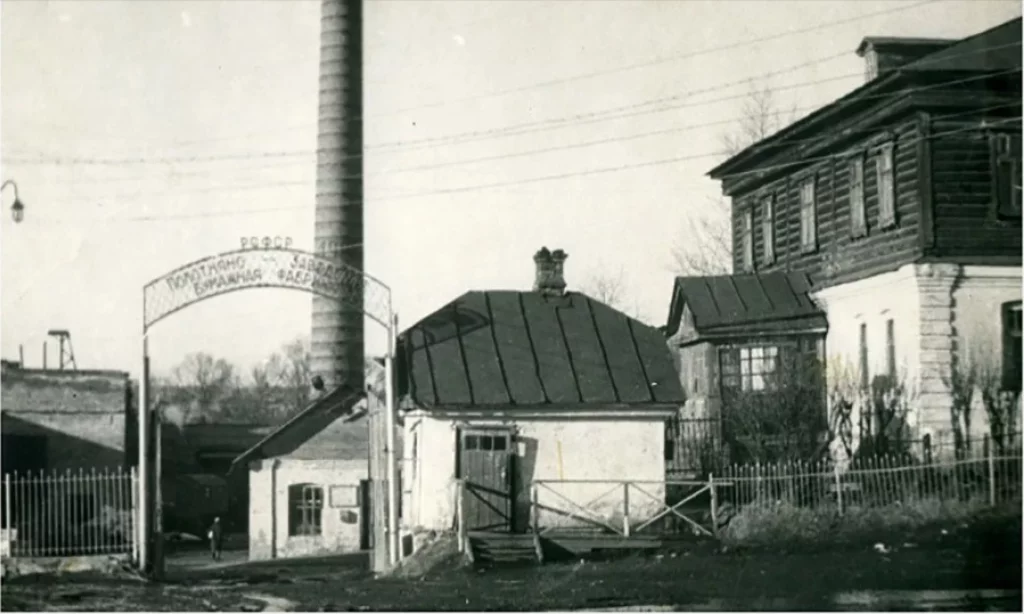 7 марта в Полотняном Заводе по указу Петра I начали строить парусную фабрику