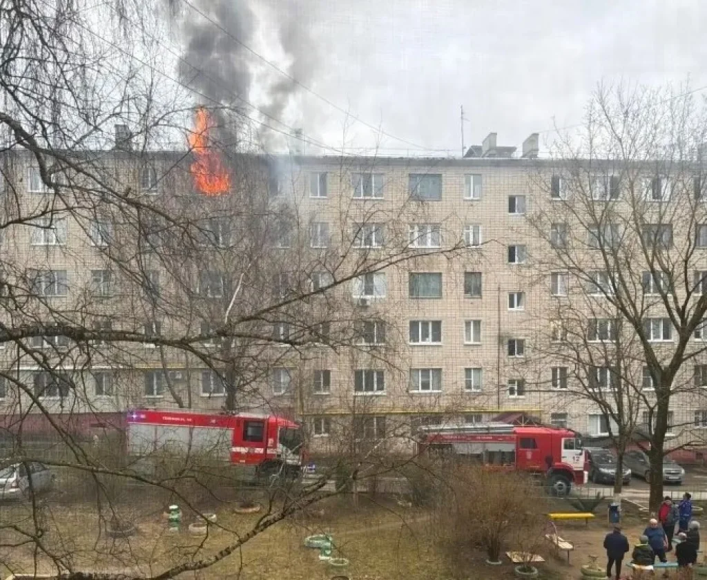 На Силикатном загорелась квартира в пятиэтажке