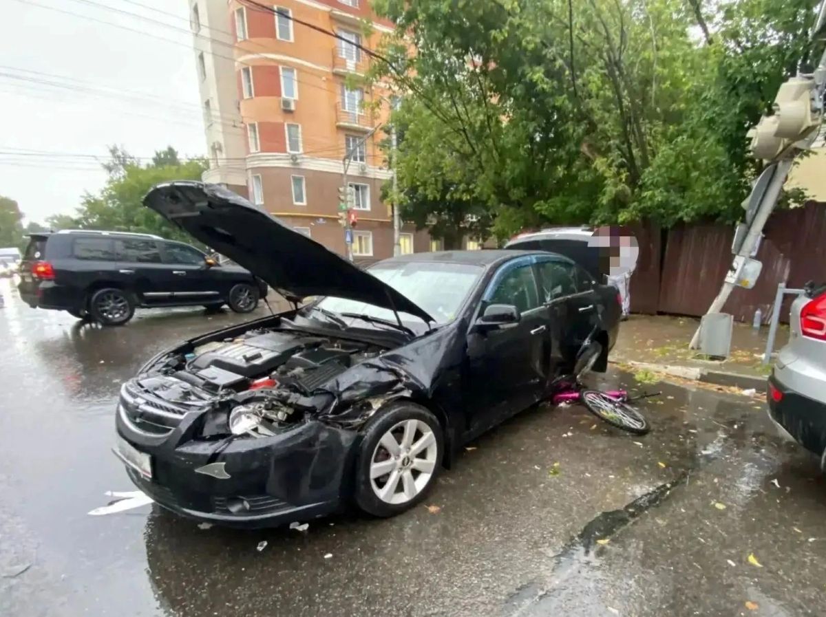 В Калуге в результате тройного ДТП сбили подростка на велосипеде