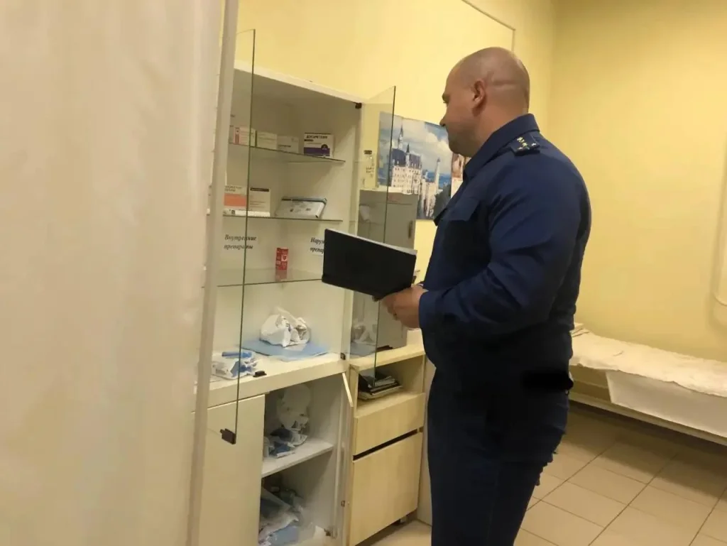 В школе Износковского района наконец появился полноценный медкабинет
