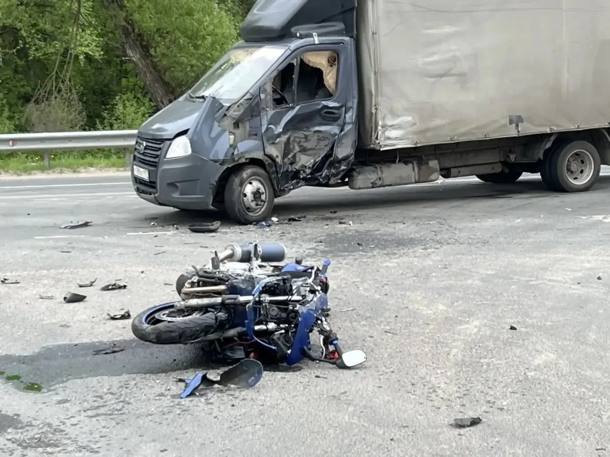 На калужской трассе разбился мотоциклист