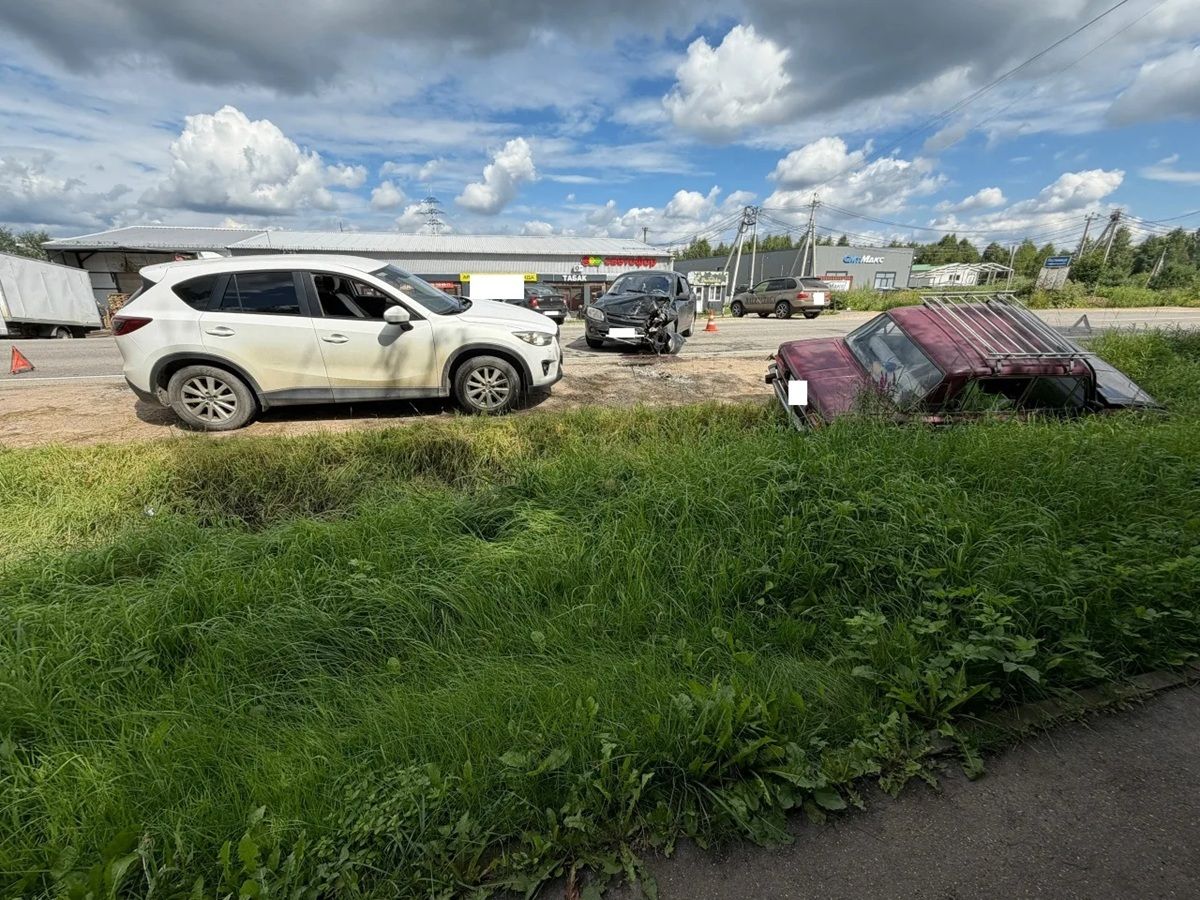 Женщина пострадала в тройном ДТП на Тарутинской в Калуге