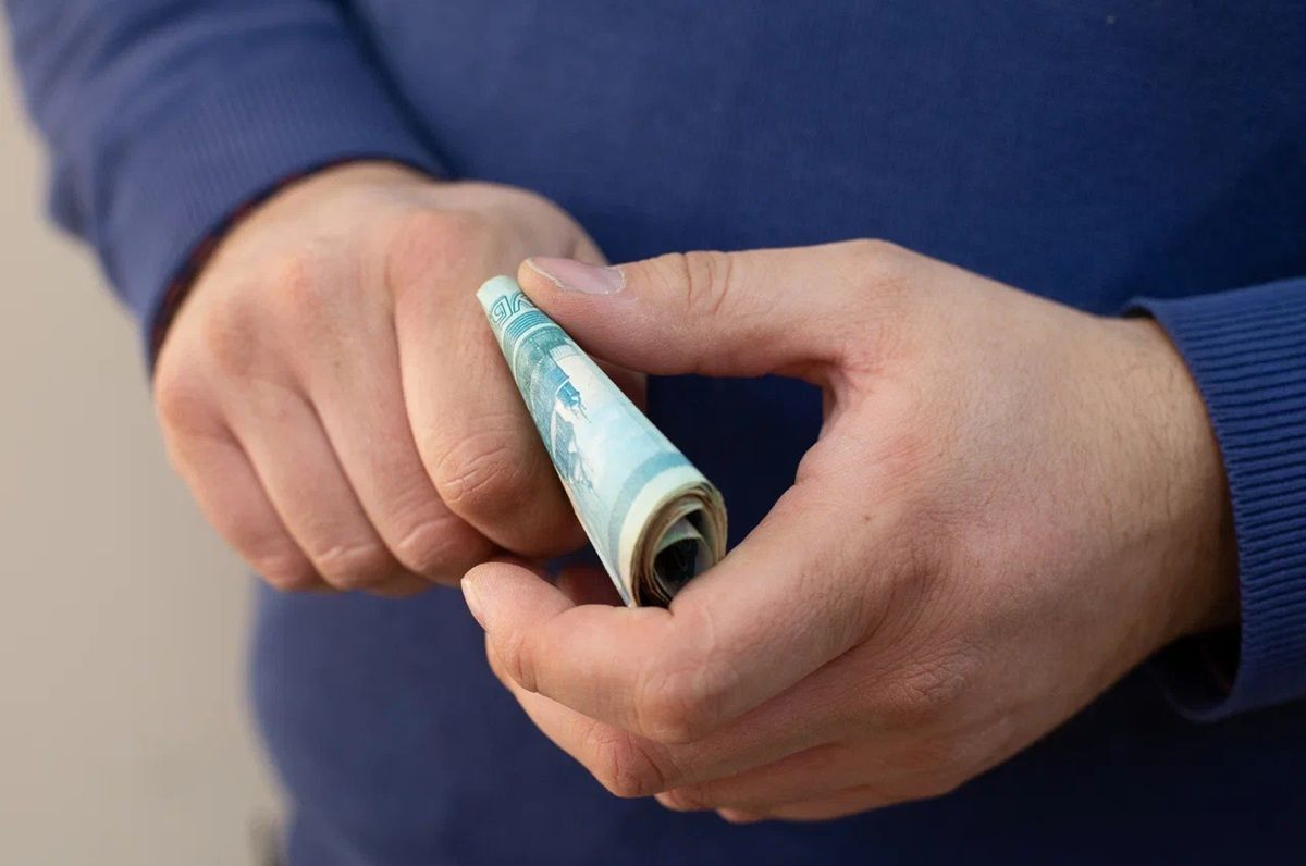 Чиновницу администрации в Калужской области приговорили почти к 4 годам за взятки