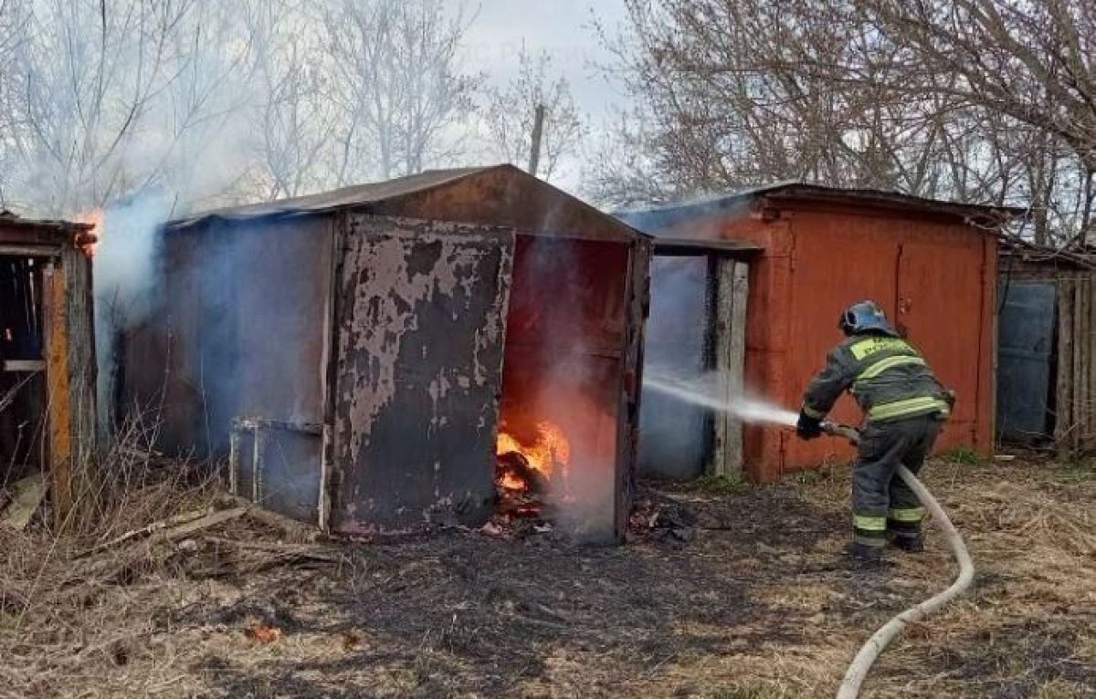 Пожар гаража в Людинове унес жизнь женщины