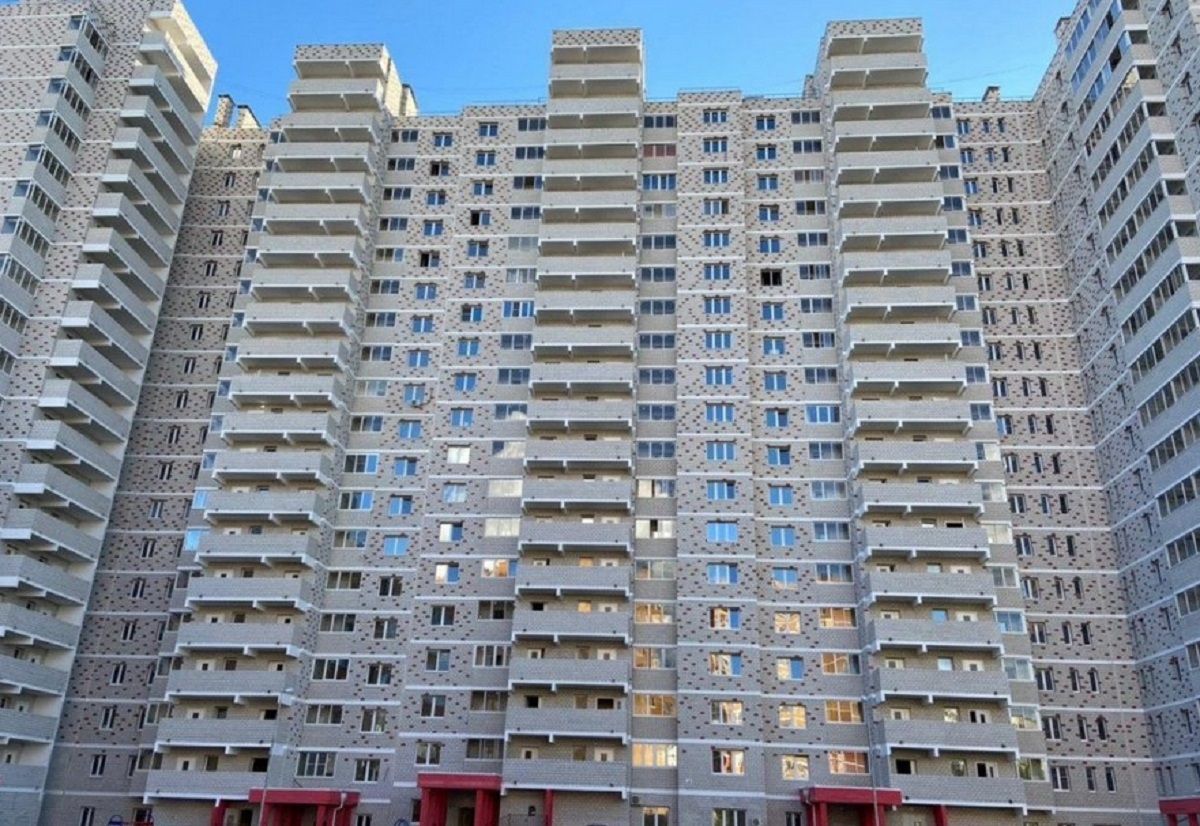 Жители дома на Солнечном бульваре в Калуге жалуются на +15 в квартирах