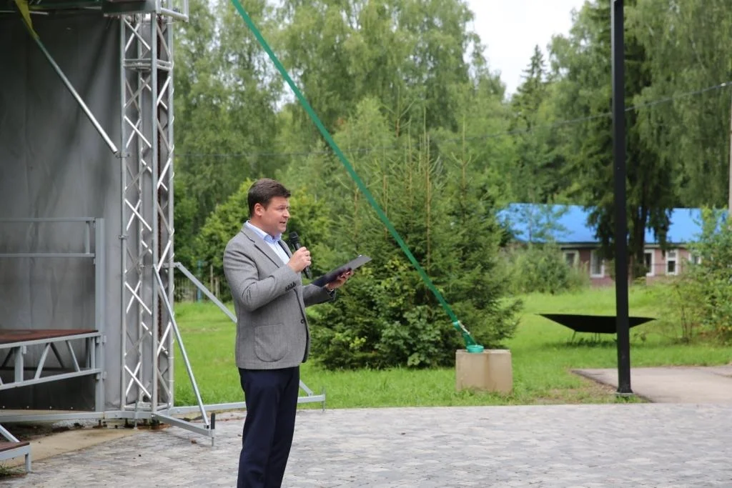 Юрий Моисеев посетил оздоровительные лагеря «Искра» и «Ласточка»