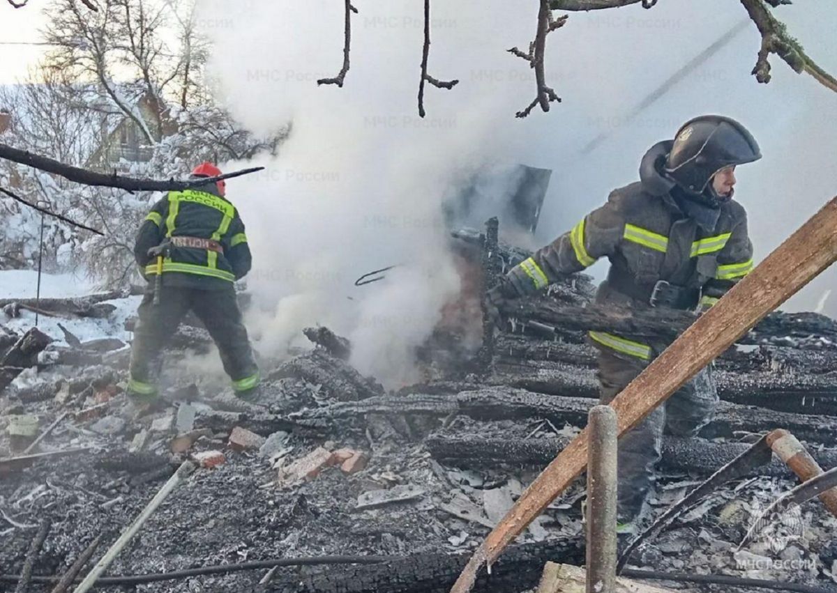 Человек пострадал в сгоревшем дотла доме в Калужской области