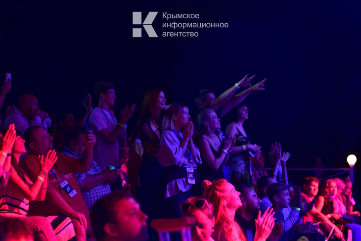 Певица Слава отменила концерты в Крыму