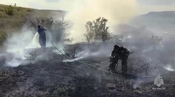 В Кировском районе ликвидировали возгорание сухой травы
