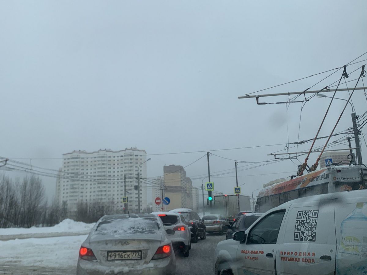 Крупное ДТП парализовало движение на правом берегу Калуги