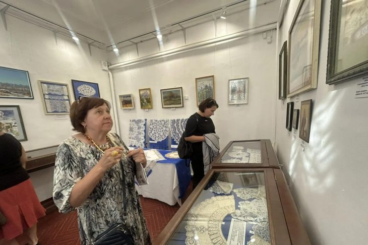Выставка крымских художников и старинных кружев открылась в Музее И.С. Шмелёва в Алуште