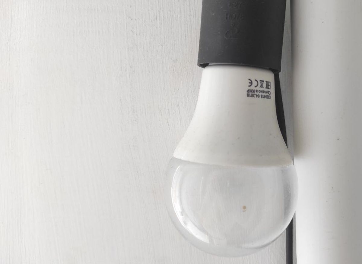 Жители нескольких деревень Калуги жалуются на пониженное напряжение в своих домах