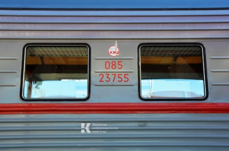 Семь поездов "Таврия" задерживаются: график