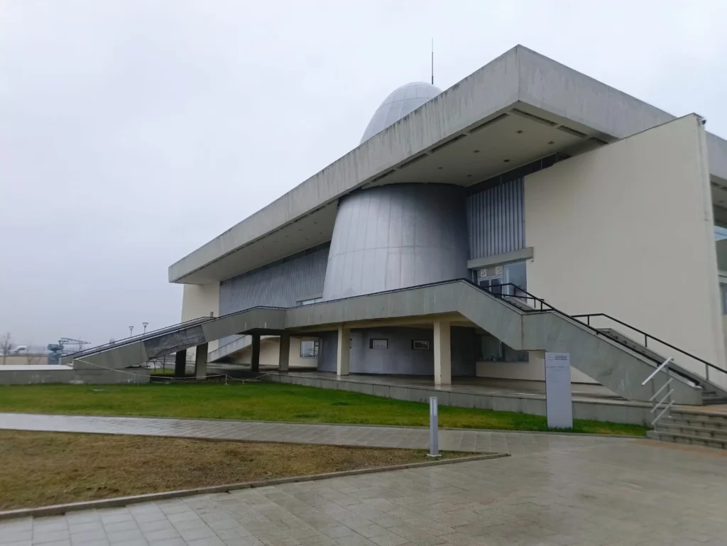 В Калуге отремонтируют парапет у музея космонавтики