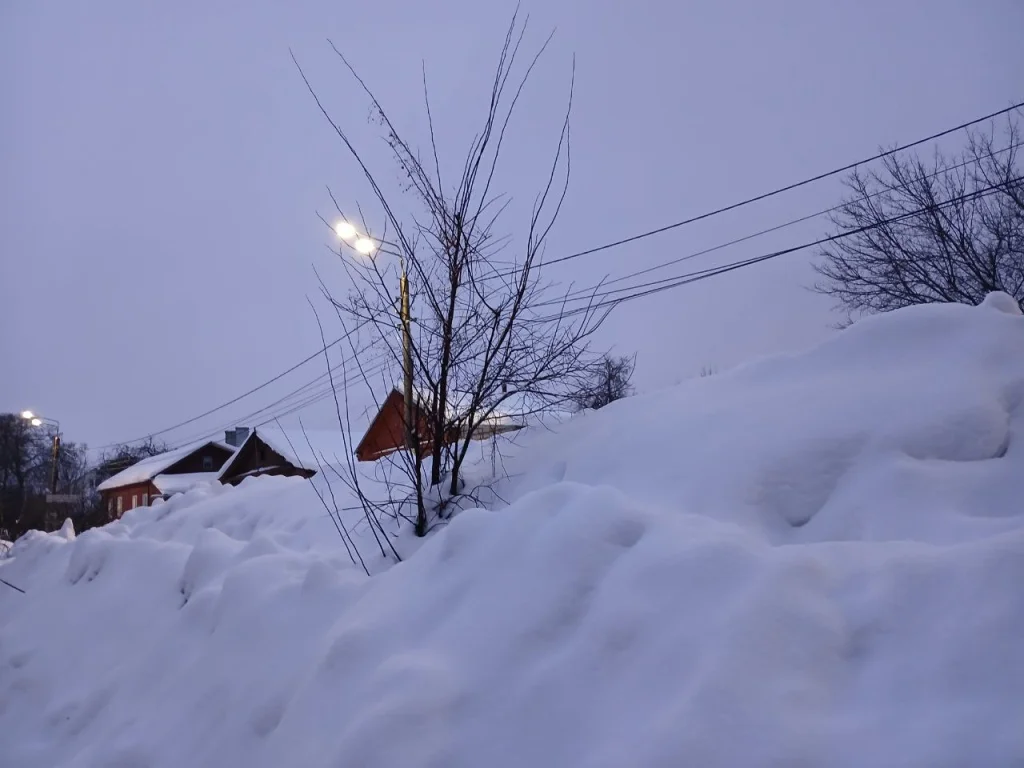 В Калуге сугробы выросли ещё на два сантиметра