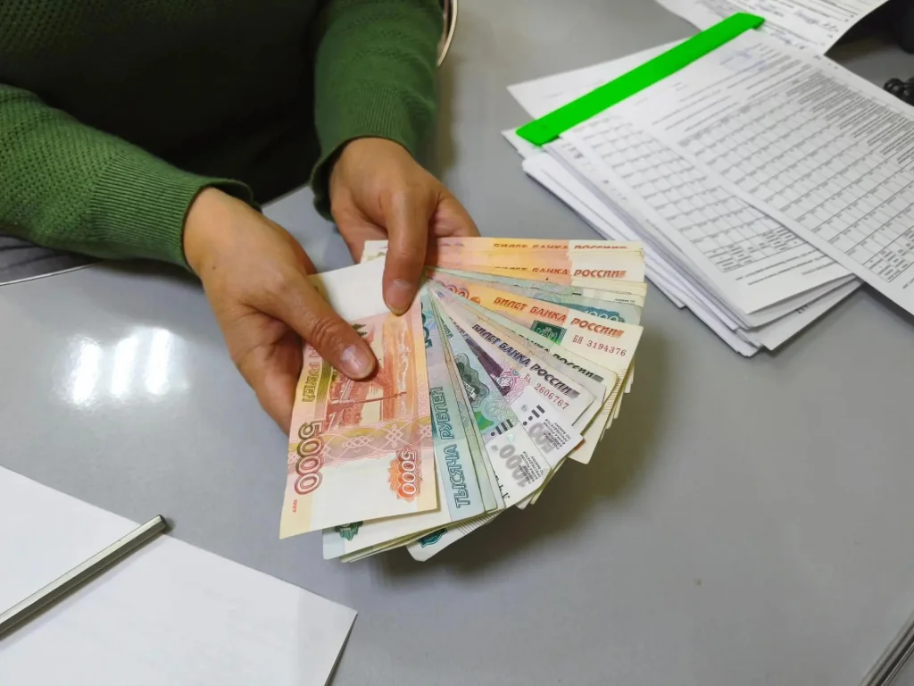 Объем выдачи кредитов наличными в России вырос на 63% за восемь месяцев
