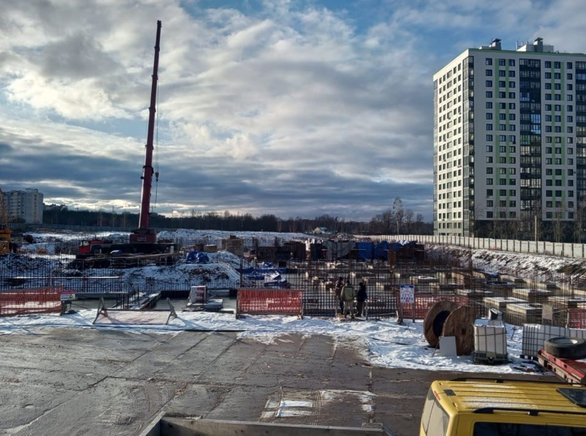 С калужского правительства потребовали 40 млн за недостроенную школу на Правом в Калуге