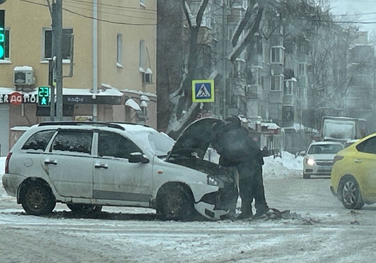 Очередное ДТП произошло на одном из аварийных перекрестков Калуги