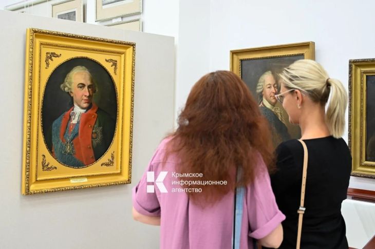 Выставка «История государства Российского» открылась в Симферопольском художественном музее