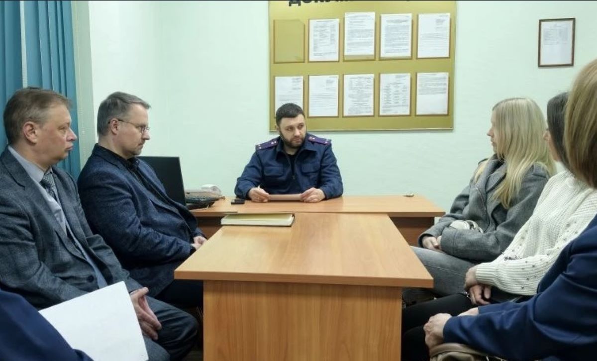 Родители пострадавших учеников школы №44 в Калуге встретились с замглавы Следкома