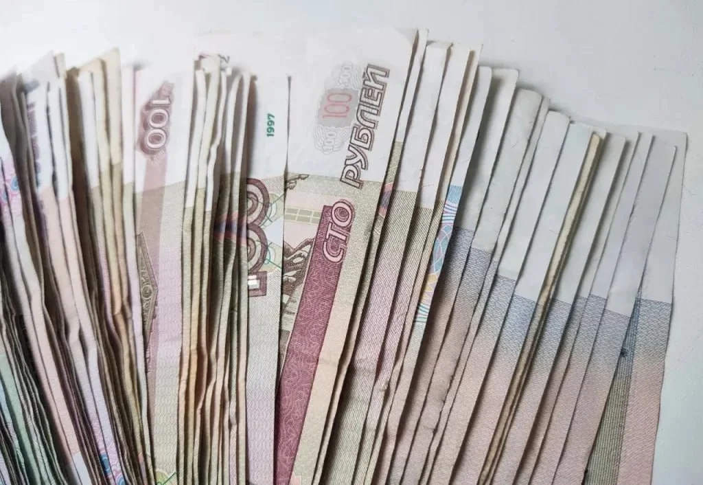 Работнице предприятия в Думиничах вернули долг по зарплате после жалобы