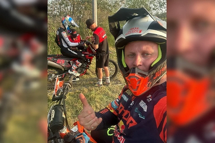 В Керчи простились с мотогонщиком, погибшим из-за атаки ВСУ