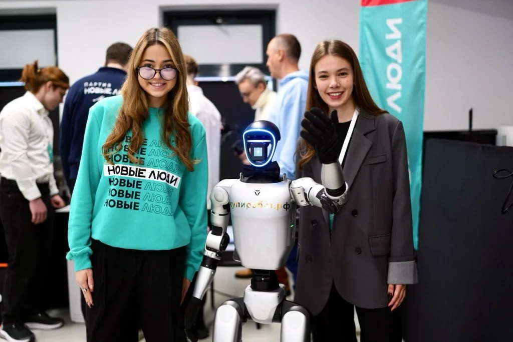 Роботы, ИИ и стартапы: в Калуге «Новые люди» обсудили сотрудничество инженеров и предпринимателей на всероссийском телемосте