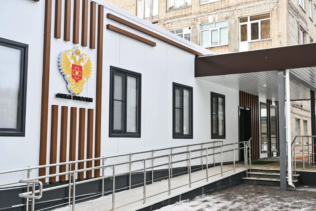 Опубликован график работы поликлиник на майские праздники