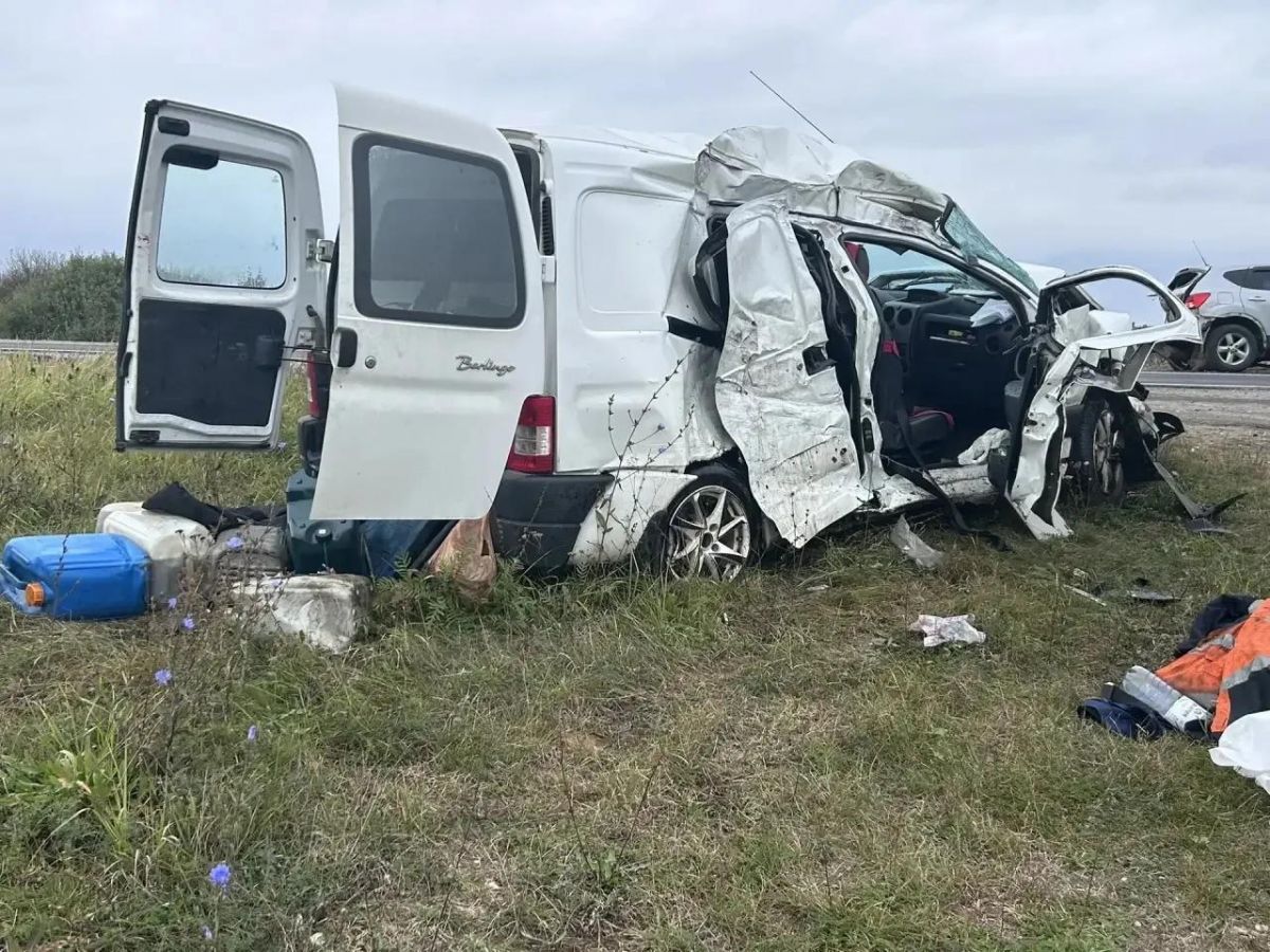 Ведомства опубликовали кадры с места смертельной аварии на калужской трассе