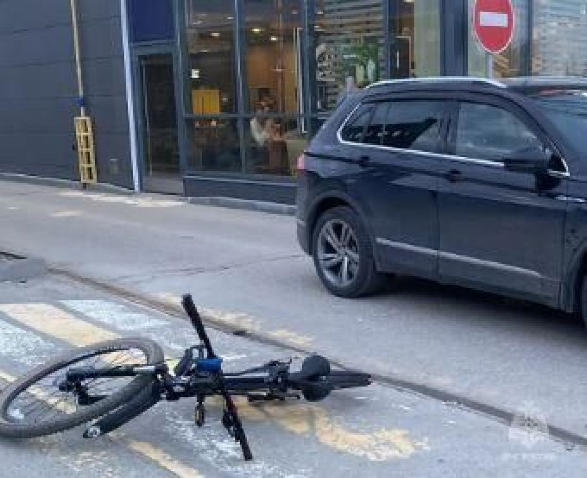 В Калуге иномарка сбила велосипедиста