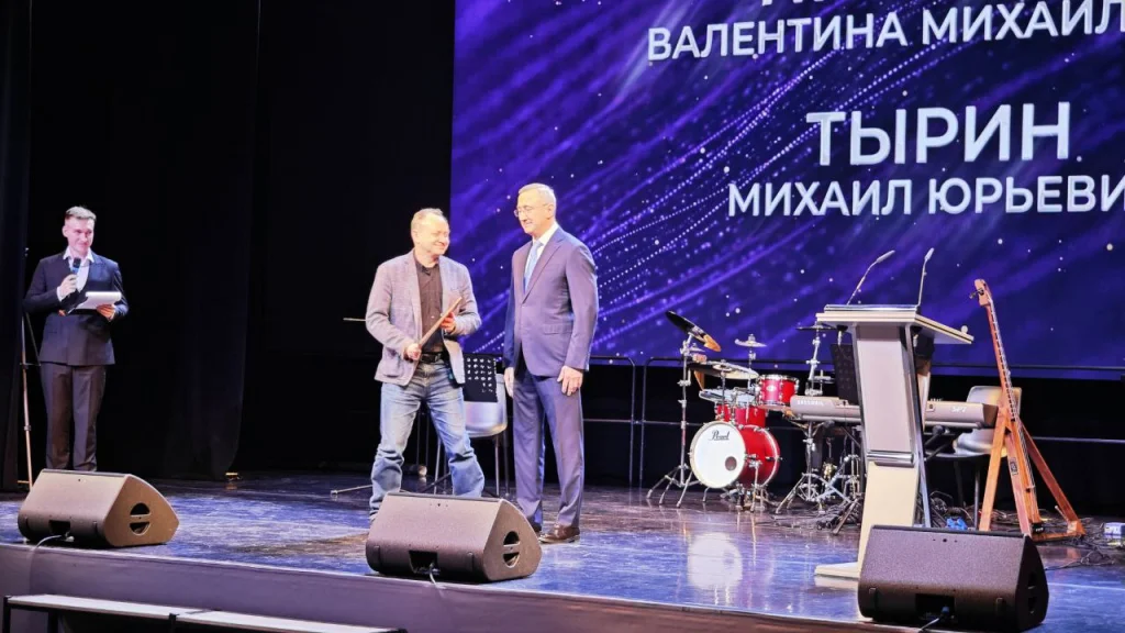 Авторы нашего издания получили награды из рук губернатора