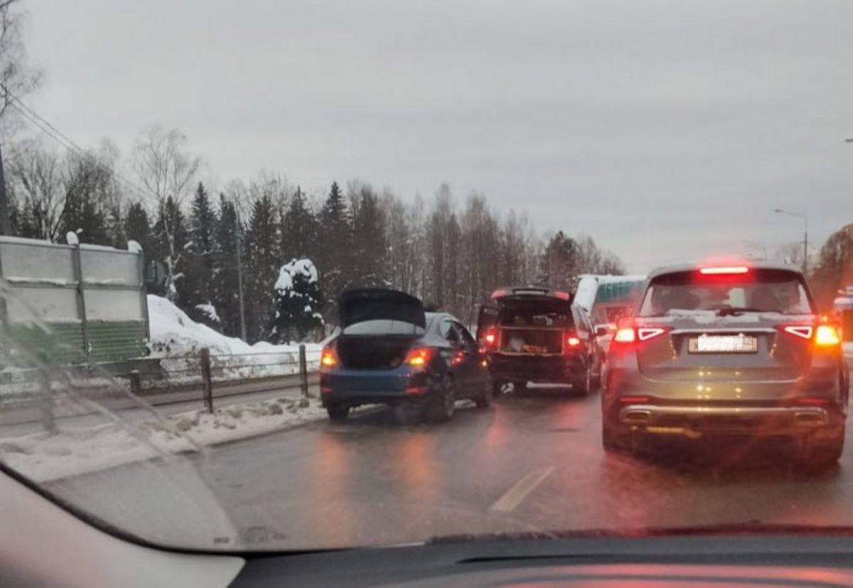 Из-за ДТП перед калужскими Анненками образовалась громадная пробка