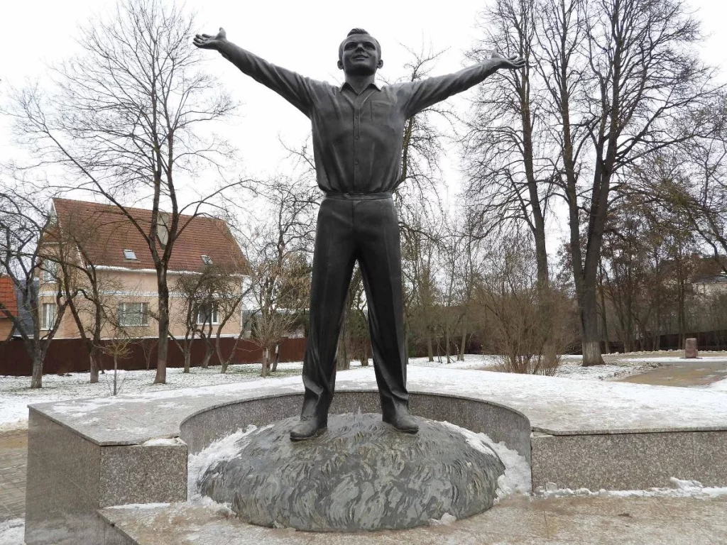 9 апреля у музея космонавтики в Калуге открыли памятник Гагарину