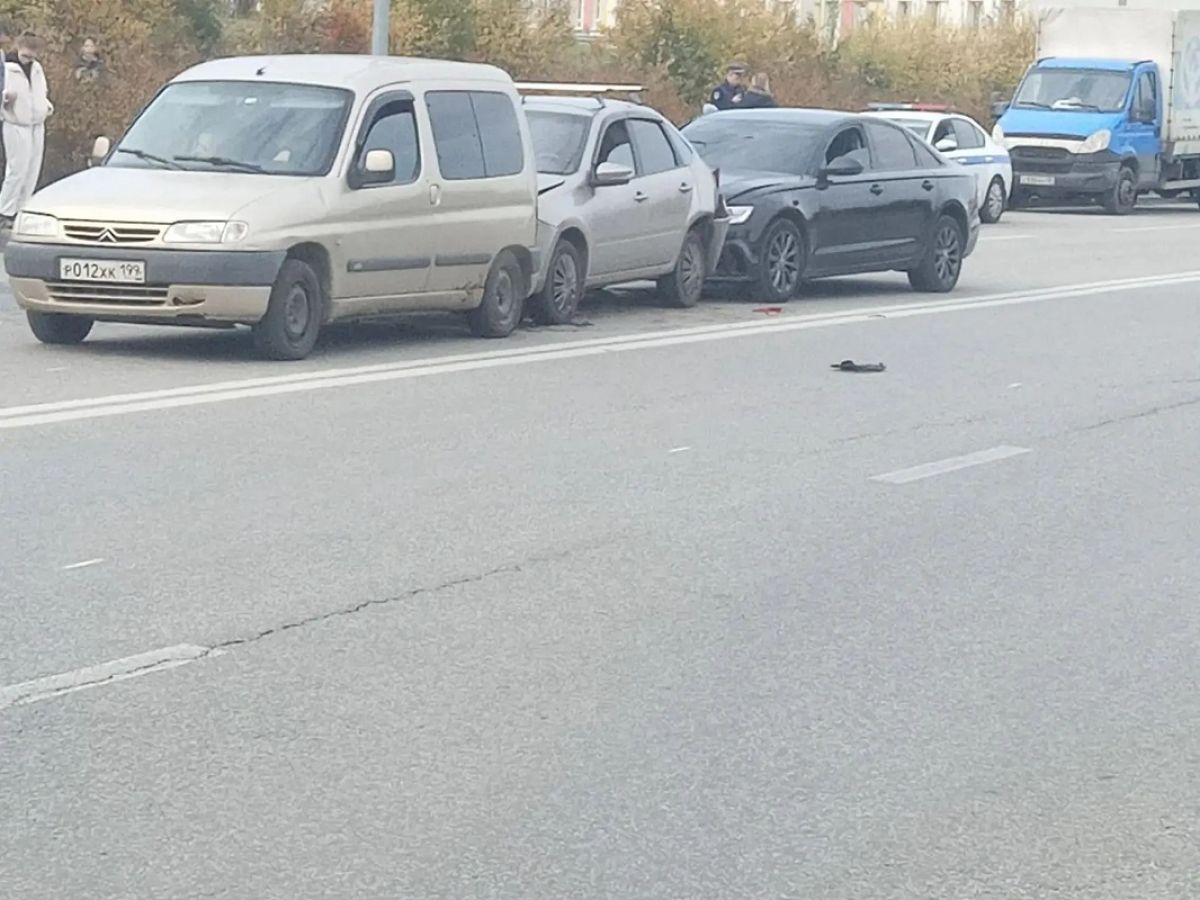 ДТП паровозиком произошло на улице Верховой в Калуге