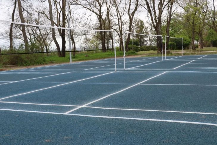 Три корта для бадминтона открываются в керченском Молодежном парке