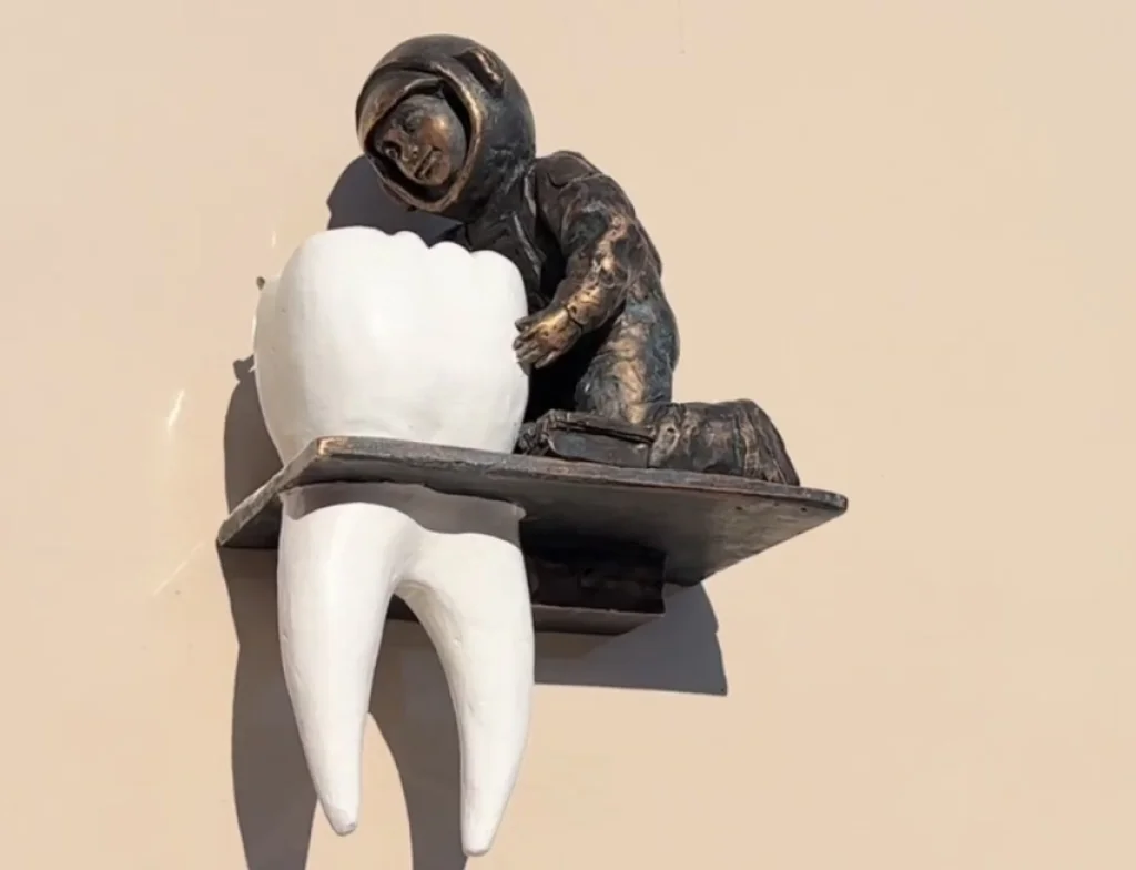 В Калуге установили нового космонавтика