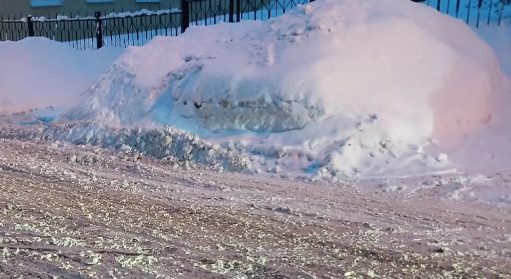 Калужские сугробы стали самыми большими в центральной России