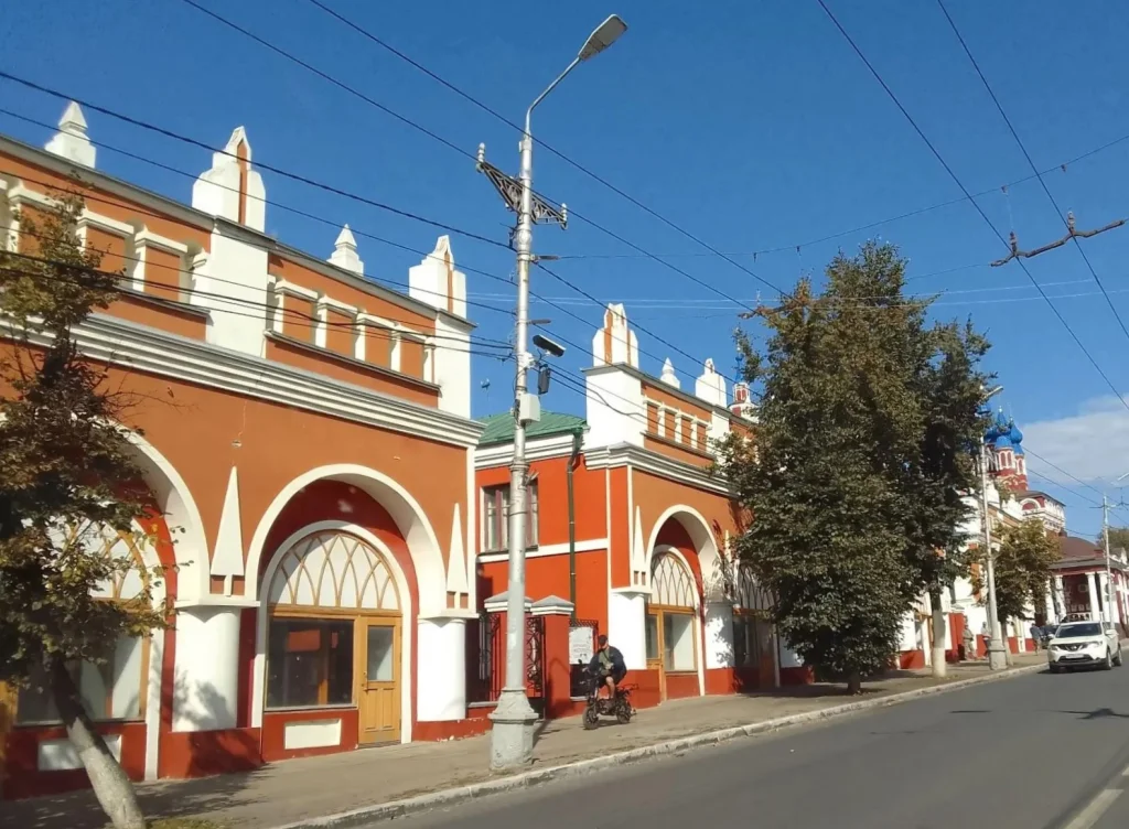 В Калуге нежилые помещения Гостиного двора адаптируют под современное использование