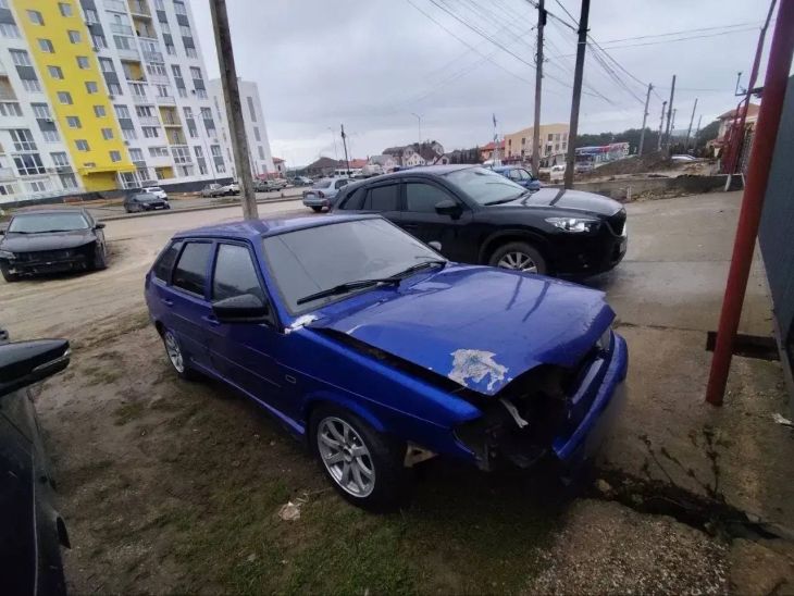 В Симферополе нашли водителя, который врезался в электроопору у Совмина  и скрылся