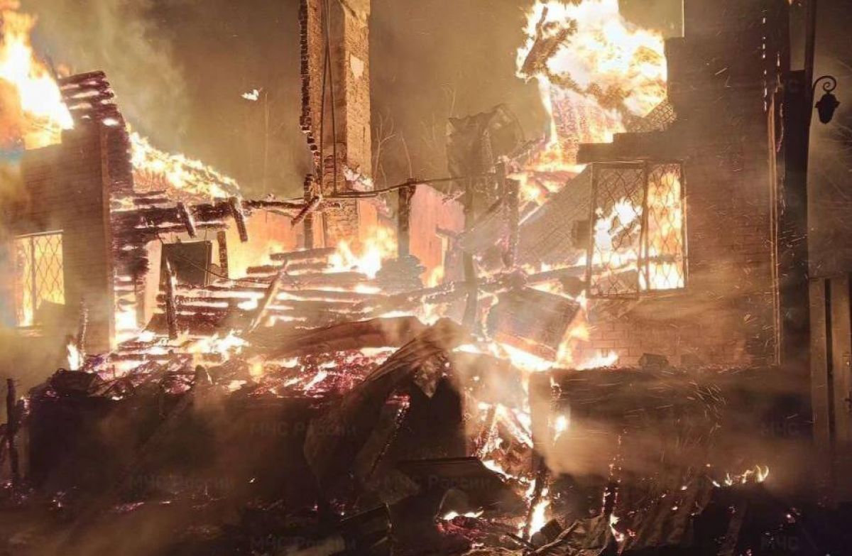 Огонь дотла уничтожил жилой дом в Калужской области