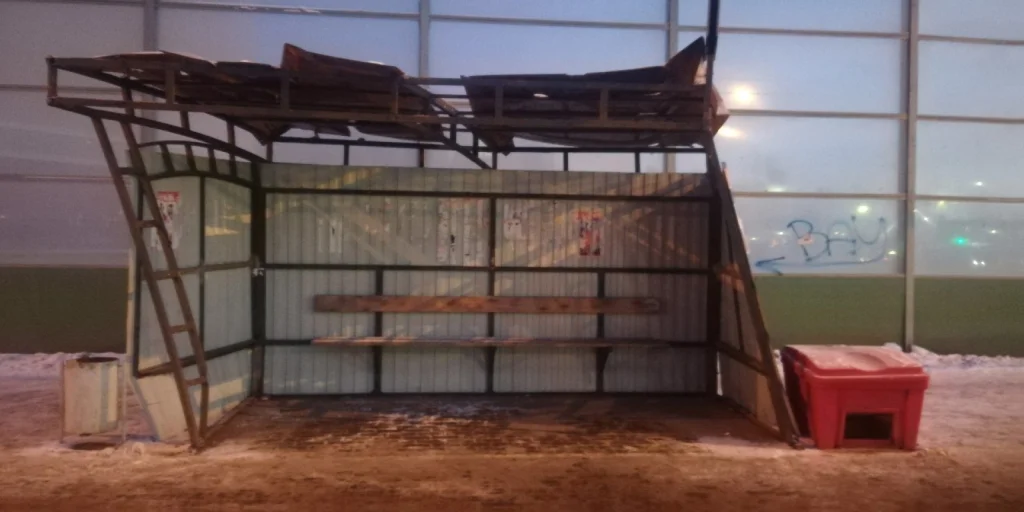 В Калуге развалилась остановка на Правом берегу