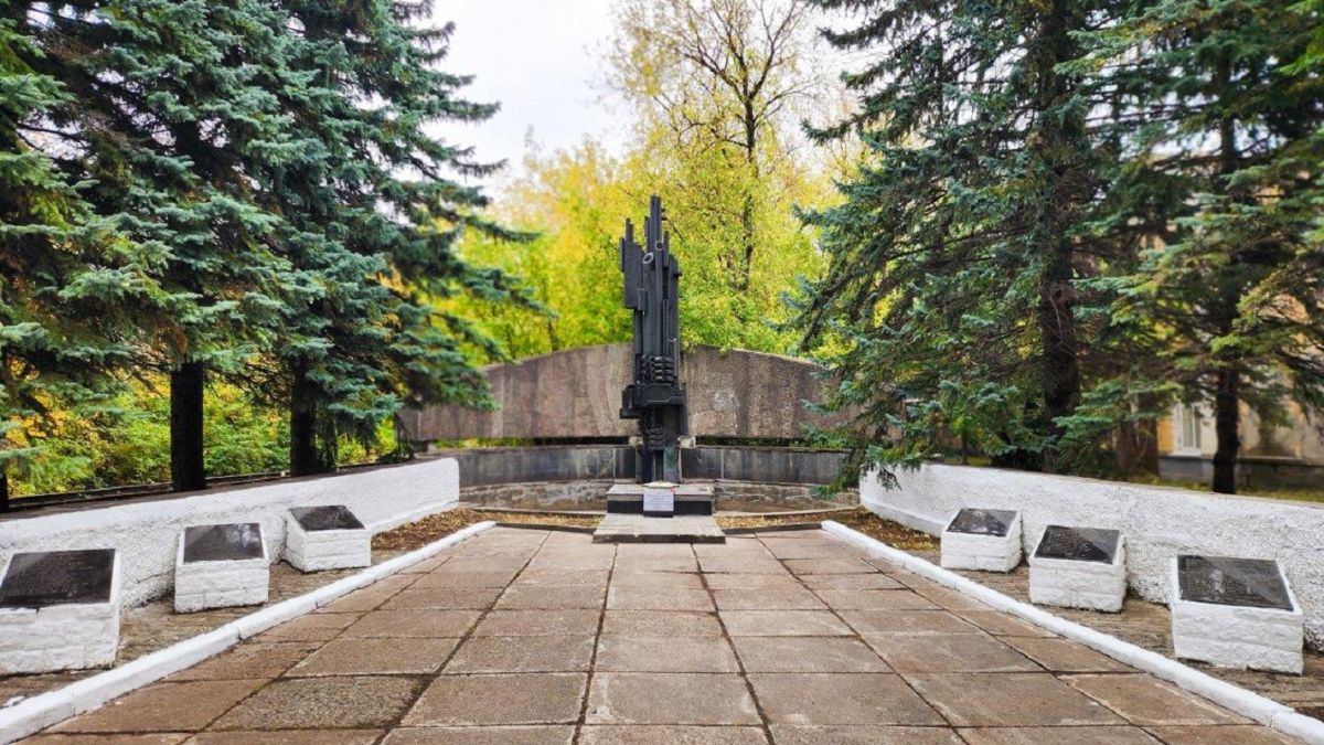 В Калуге восстановили мемориал погибшим заводчанам после критики горожан
