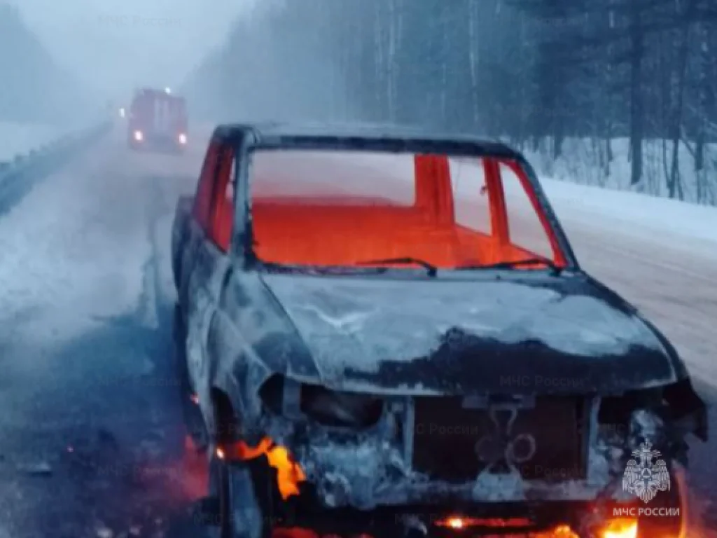Машина сгорела на трассе в Калужской области