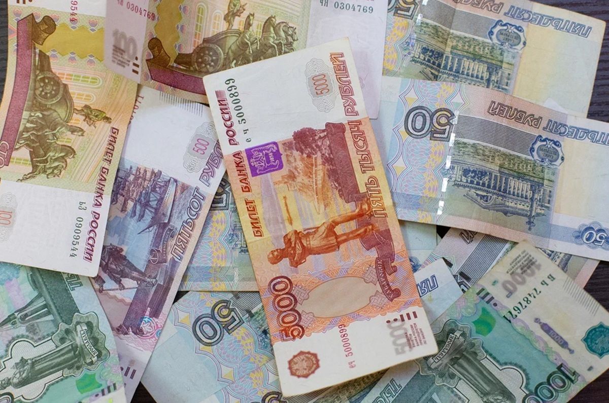 При ремонте крыши многоэтажки в Калуге похищено более 1 млн рублей