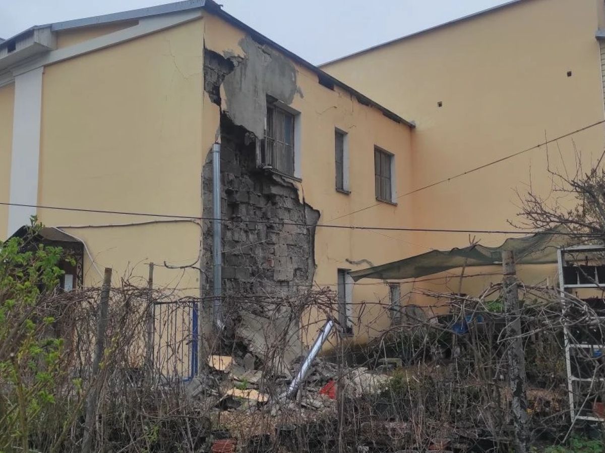 Следком возбудил уголовное дело из-за обрушения штукатурки в доме на Воскресенской в Калуге