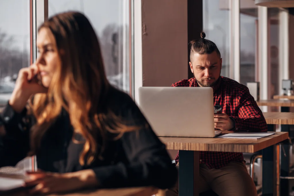 Больше всего во время рабочих созвонов калужан раздражают отвлечения и опоздания собеседников