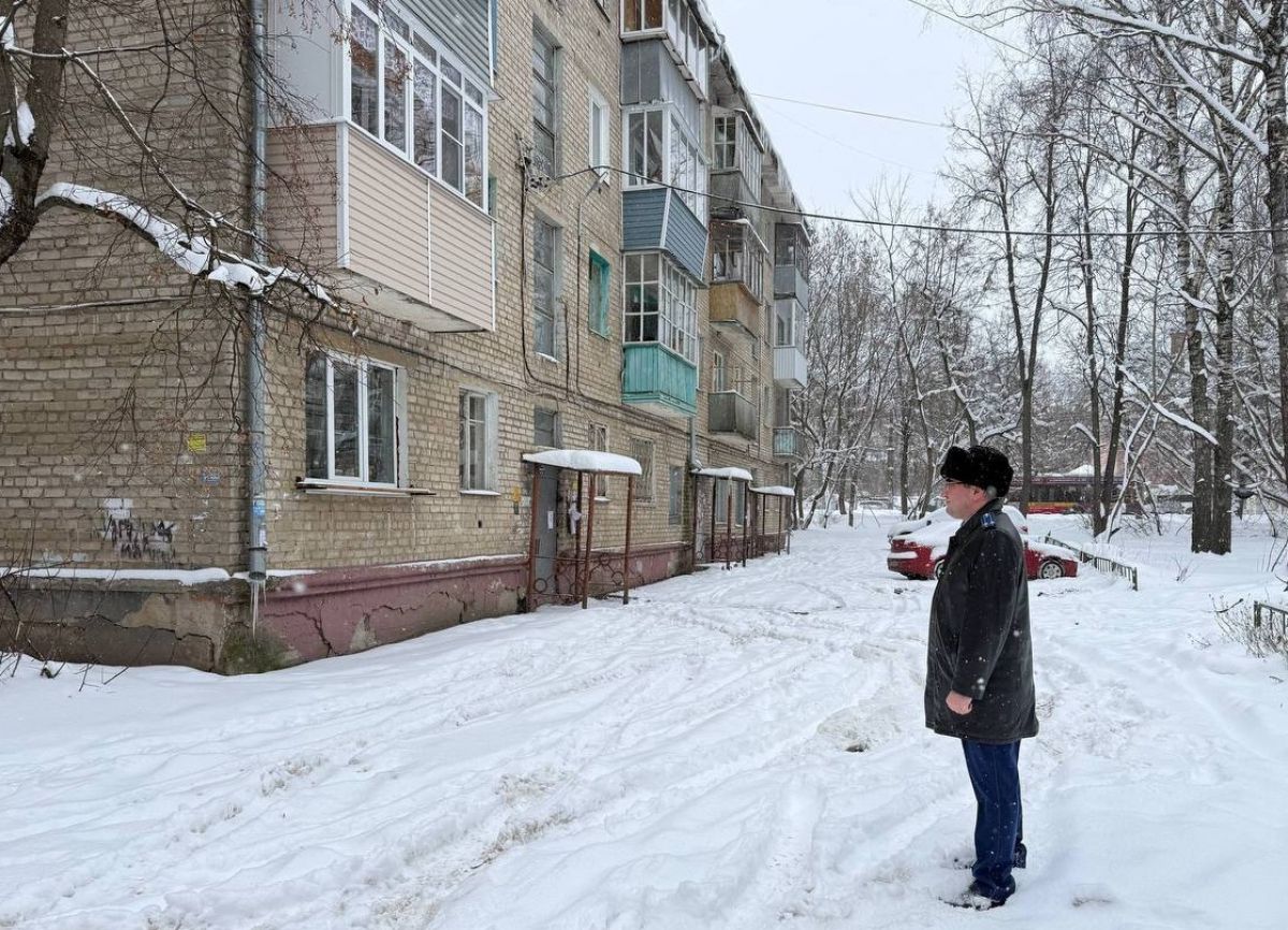 Прокуратура взялась за УК из-за заснеженных дворов