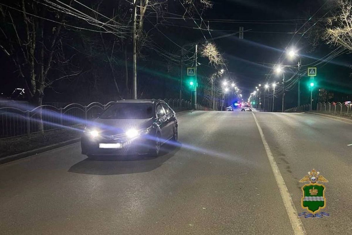 Пешеход попал под колеса Toyota Corolla в Калуге